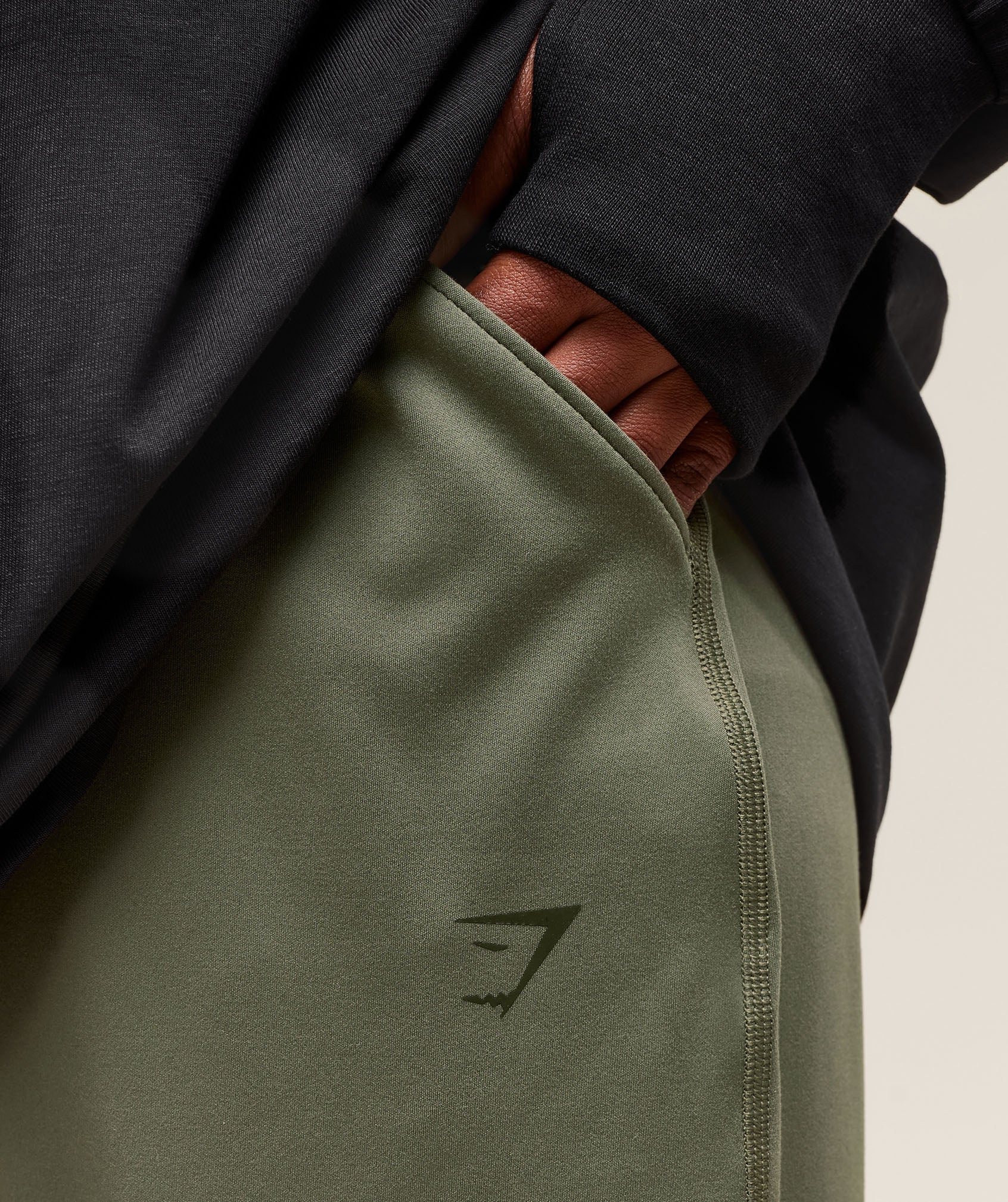 Covered Jogger Core Olive