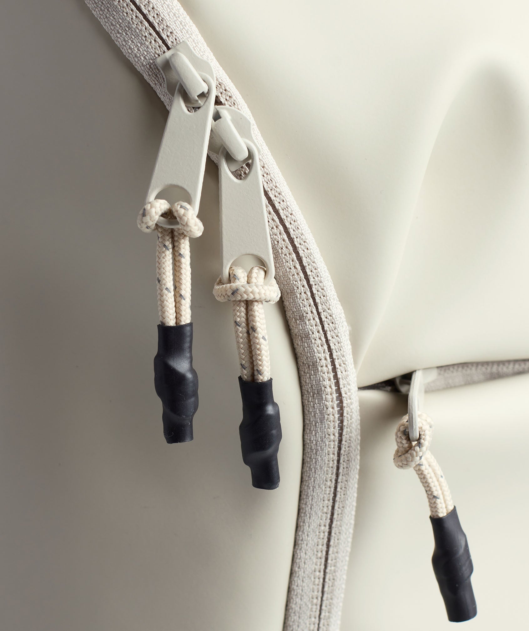 Sleek Backpack Pebble Grey