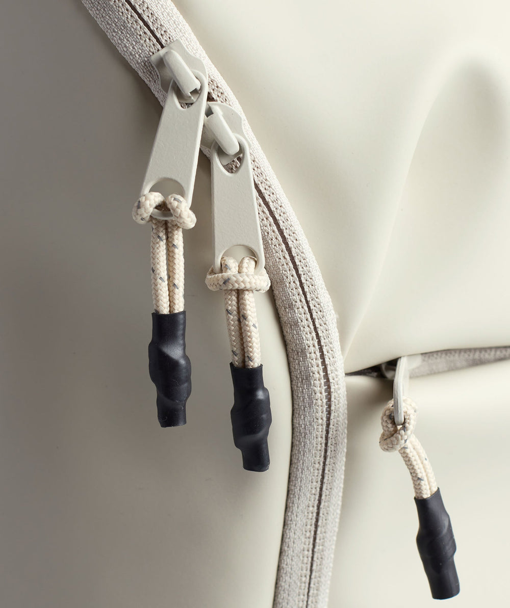 Sleek Backpack Pebble Grey