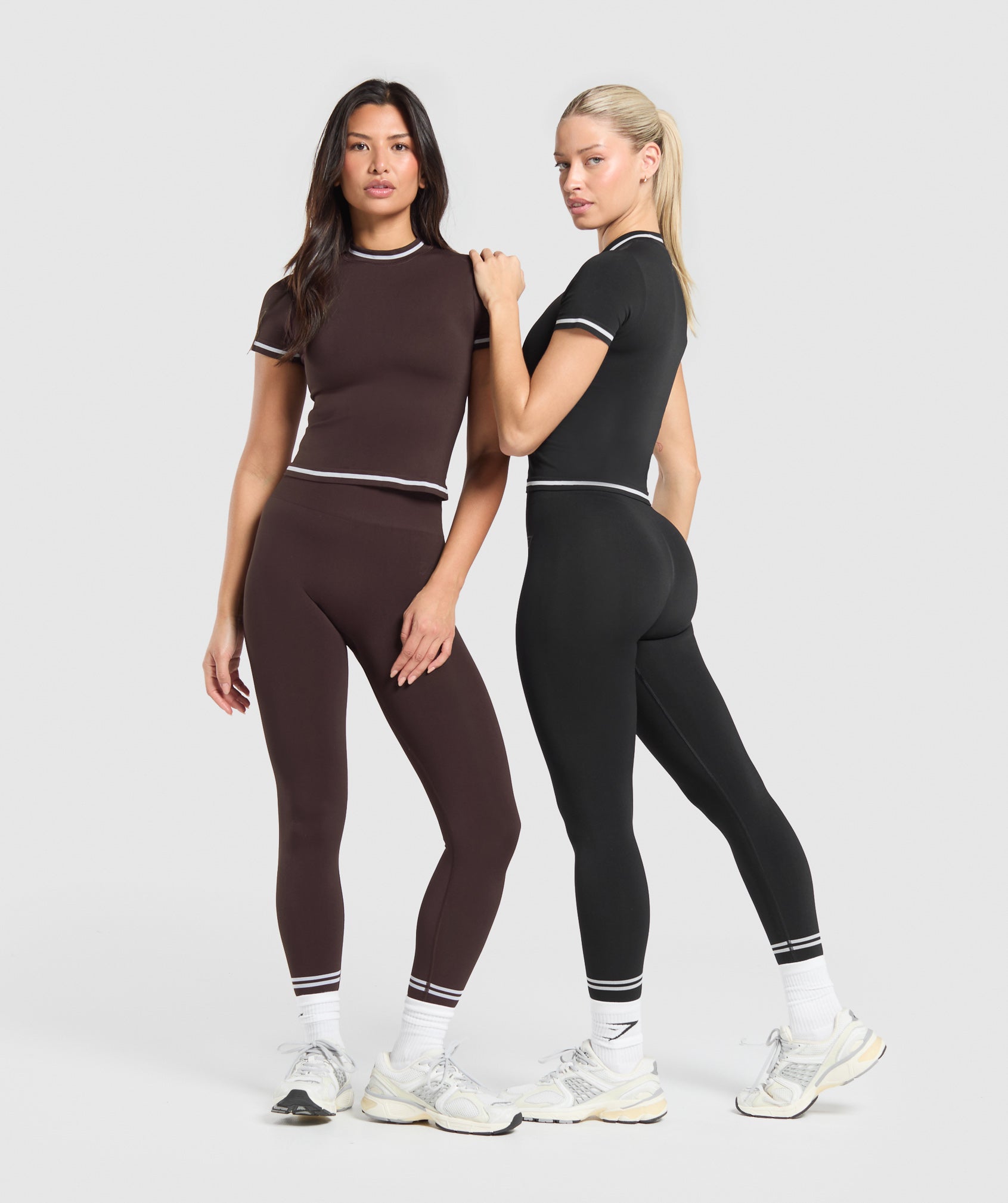 Contrast Seamless Midi Tee Black