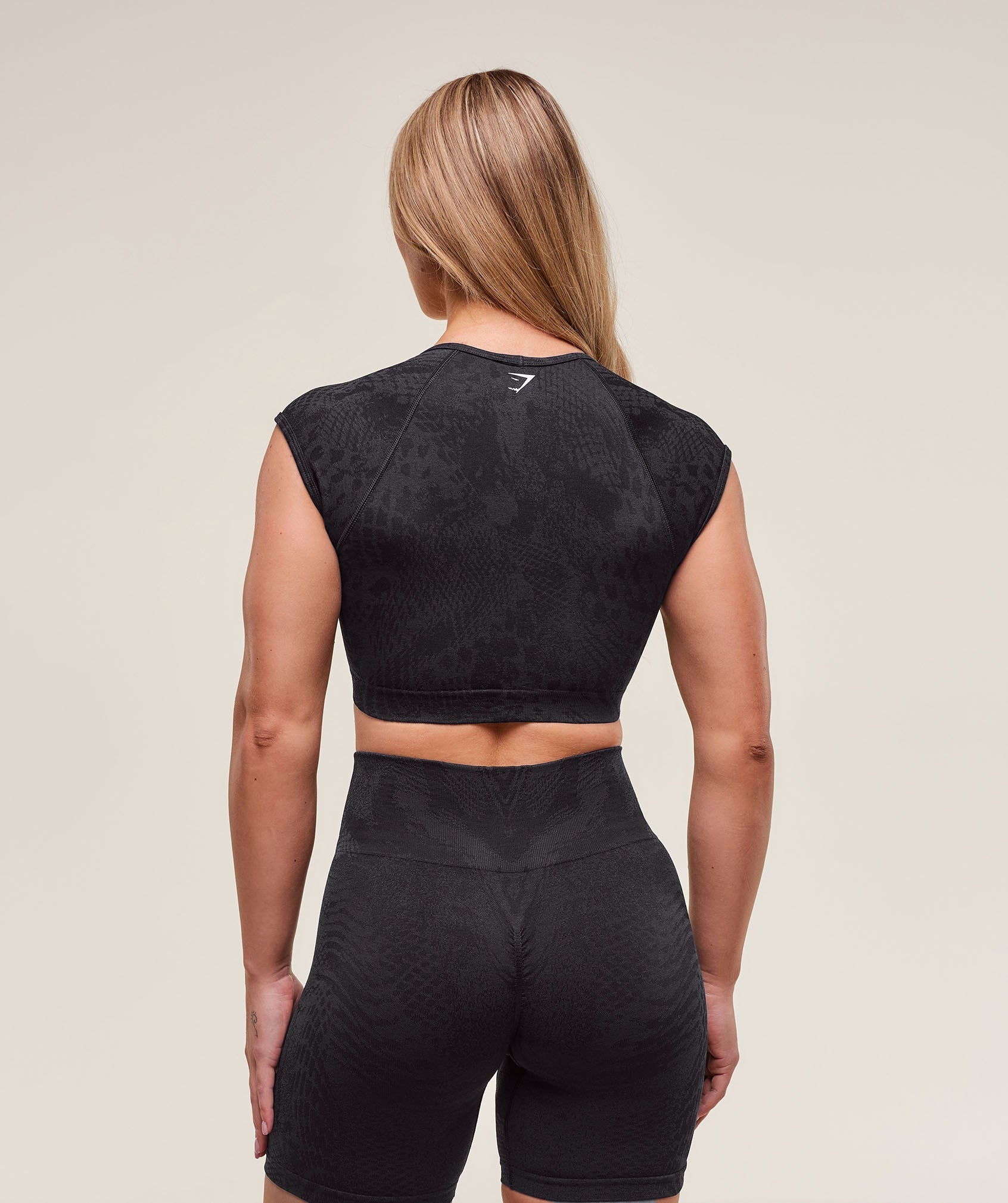 Adapt X Whitney Animal Seamless Crop Top Black/Asphalt Grey