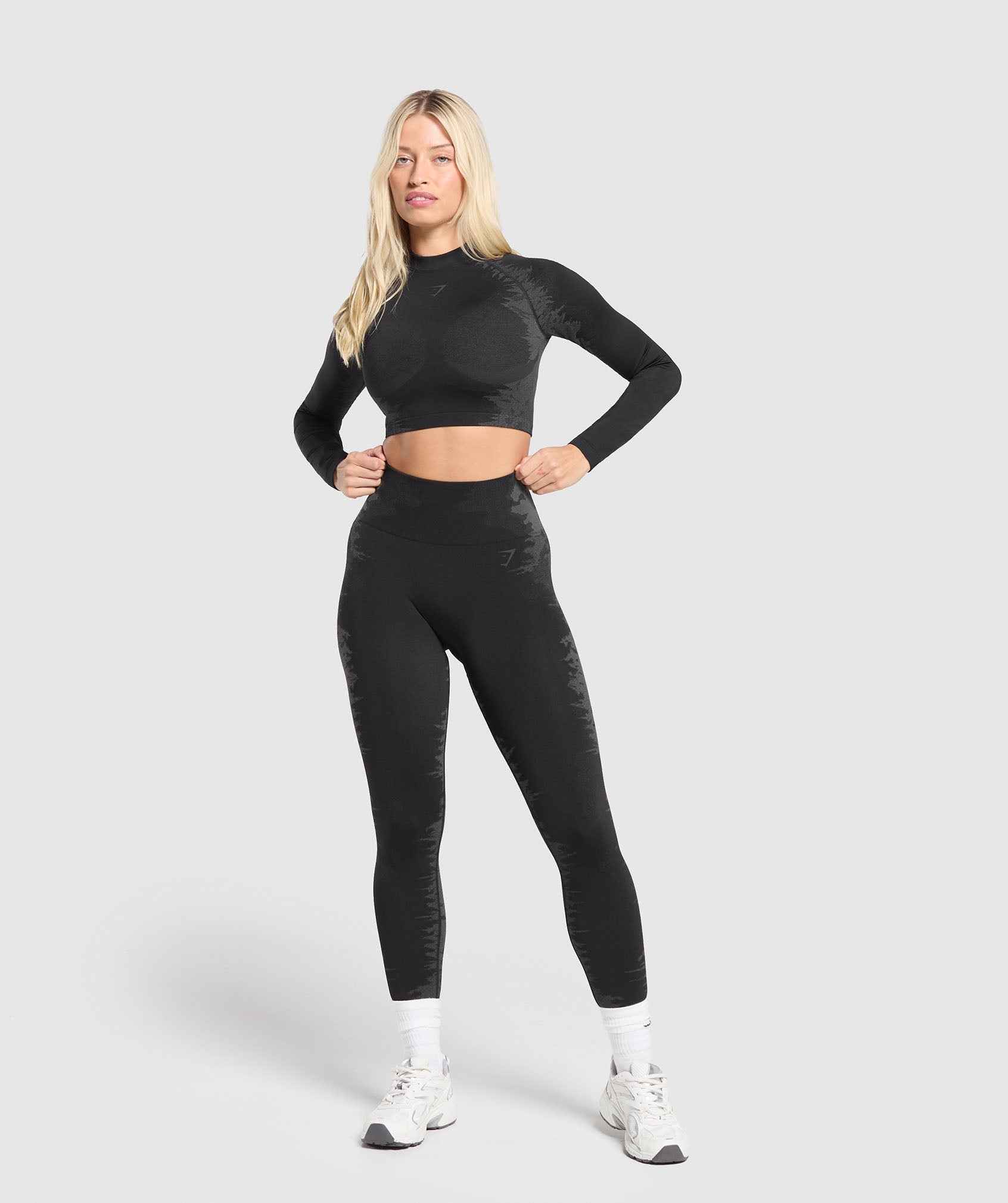 Caged Seamless Long Sleeve Crop Top Black/Graphite Grey