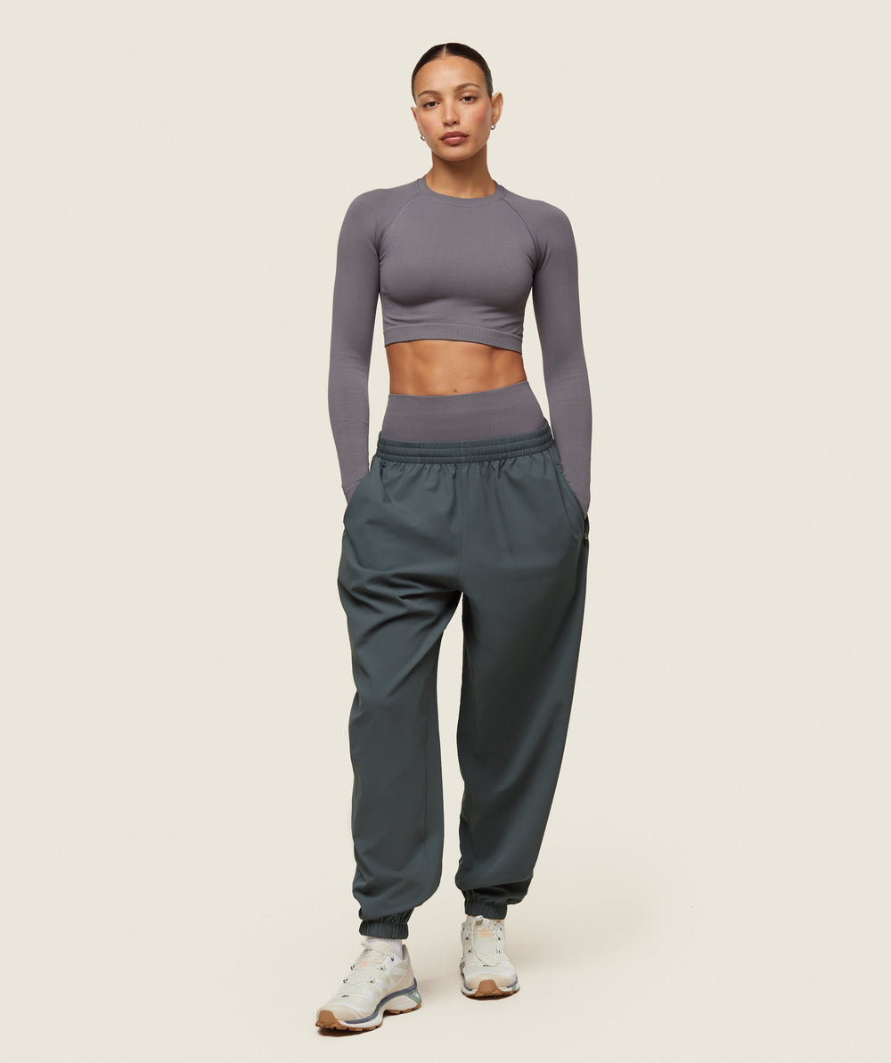 everywear Seamless Long Sleeve Crop Top Brushed Grey