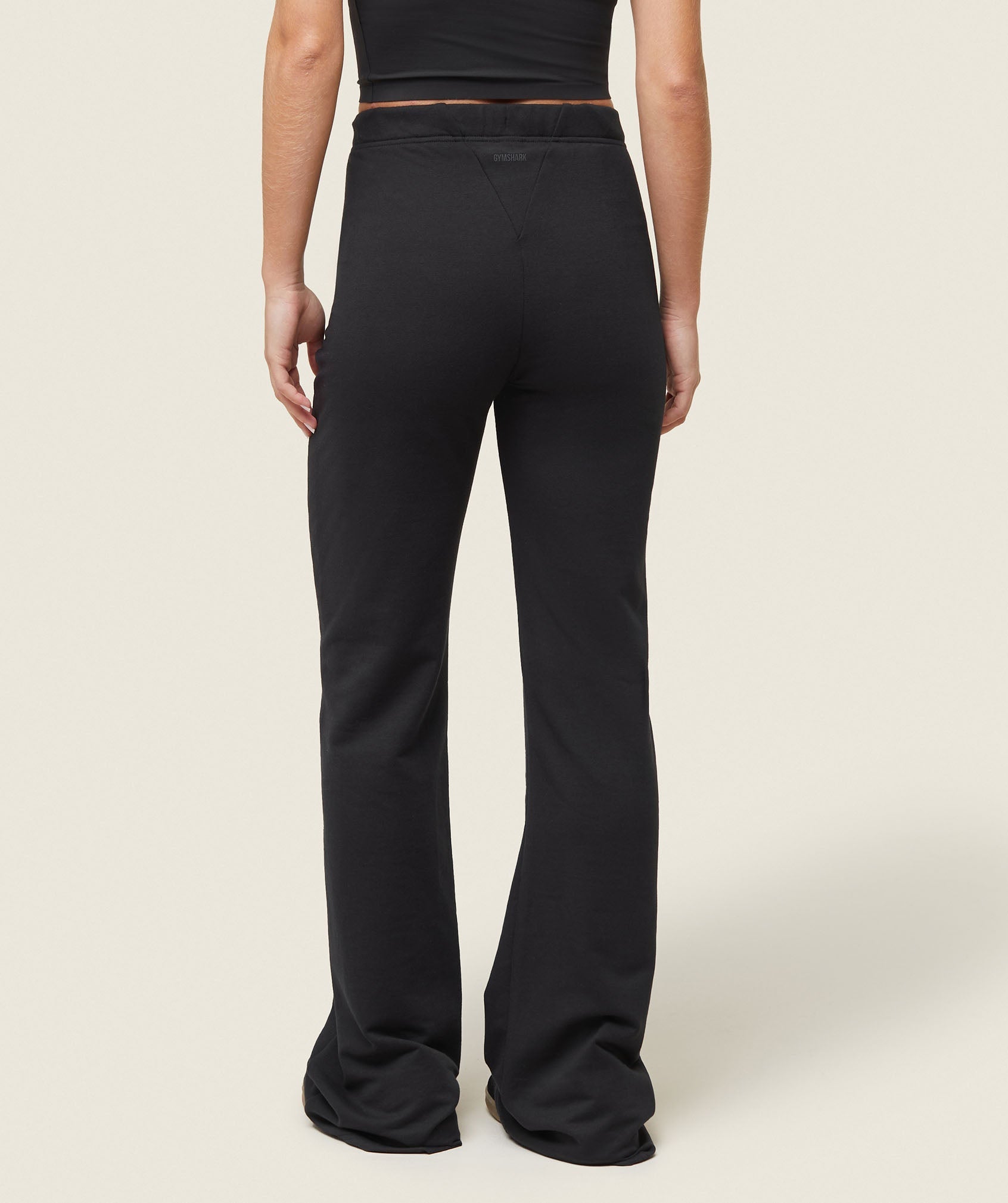 everywear Lightweight Fitted Flared Sweatpants Black